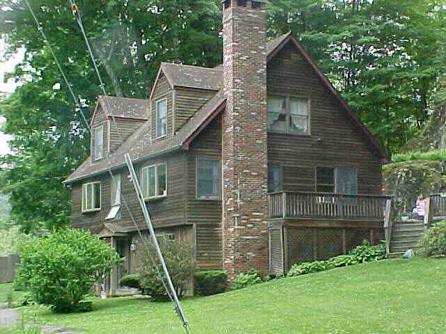 Building photograph for 4 COBBLE ROAD